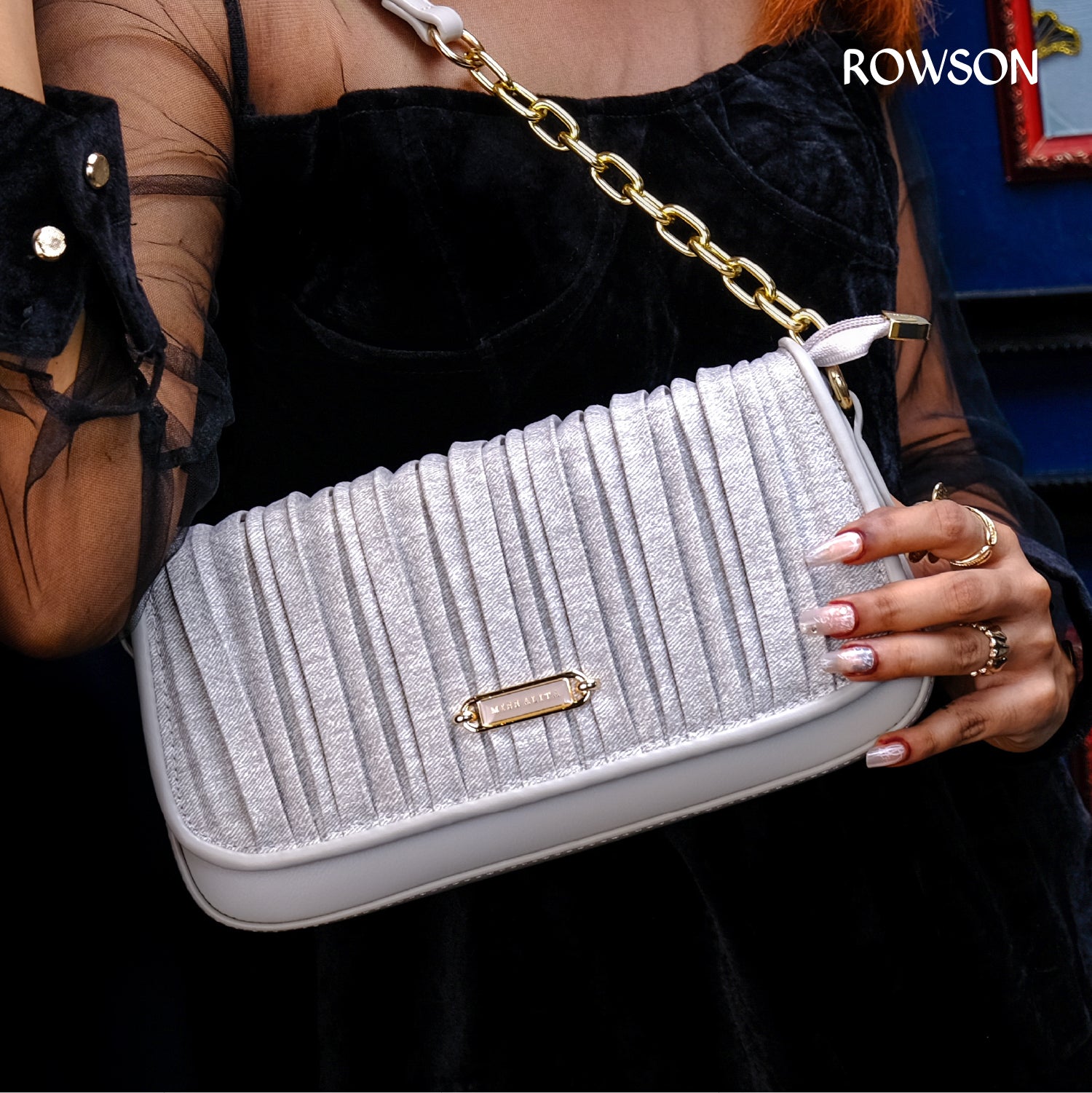 Elegant Leather Handbag -b 22